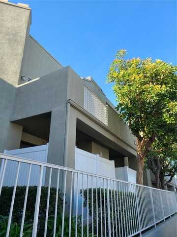 17661 Sergio Circle, Huntington Beach, CA 92647