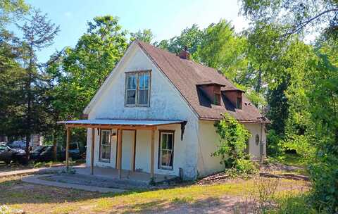 105 N 3rd Street, Mystic, IA 52574