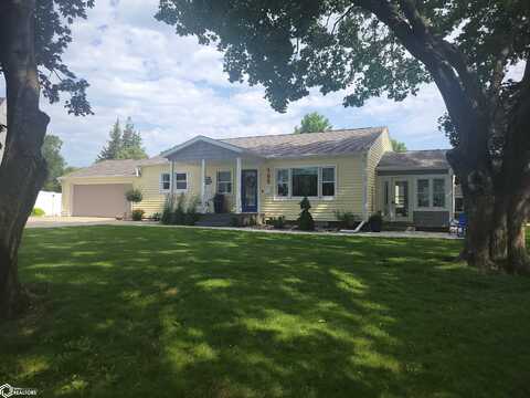 105 Broadway Drive, Eagle Grove, IA 50533
