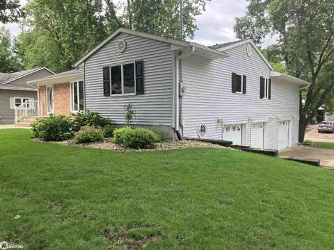 423 19Th Street W, Clear Lake, IA 50428