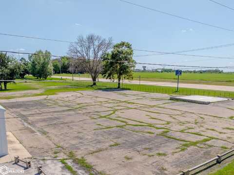 33rd Street SE, Mason City, IA 50401