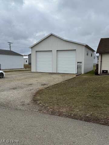 Dewey Avenue, Newcomerstown, OH 43832