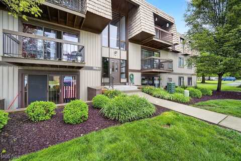 9660 Cove Drive unit: F-20, North Royalton, OH 44133