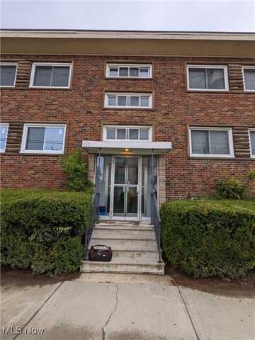 17802 Lake Shore Boulevard, Cleveland, OH 44119