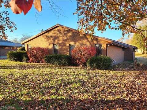 656 Chestnut Street, Coshocton, OH 43812