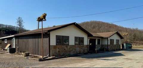 2586 State Route 39 NE, New Philadelphia, OH 44663