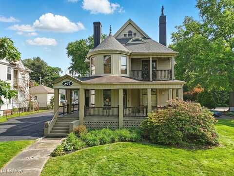 697 W Market Street, Akron, OH 44303