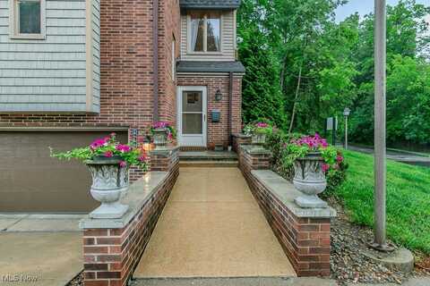 6965 W Fitzwater Road, Brecksville, OH 44141