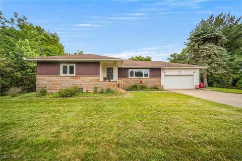 9509 S Skyland Drive, Macedonia, OH 44056