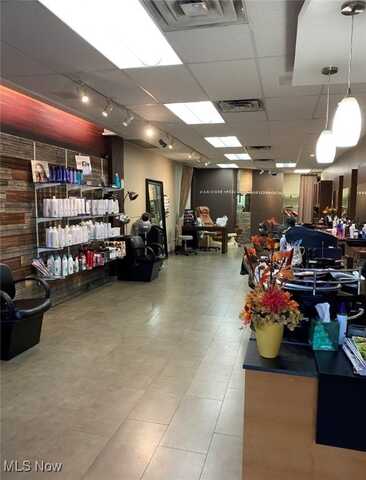 13808 Detroit Ave, Lakewood, OH 44107