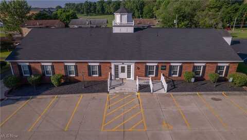 450 W Maple Street unit: 202, Hartville, OH 44632