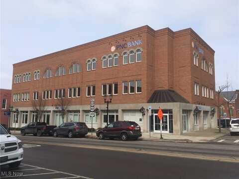 749 Wheeling Avenue, Cambridge, OH 43725