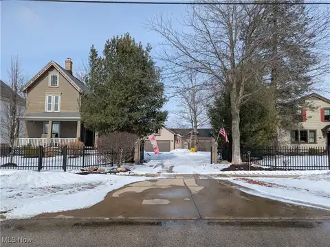 11, 17 W Walnut Street, Jefferson, OH 44047