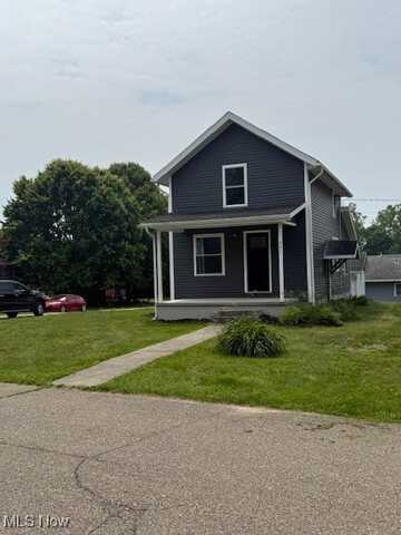 637 Maple Street, Newcomerstown, OH 43832