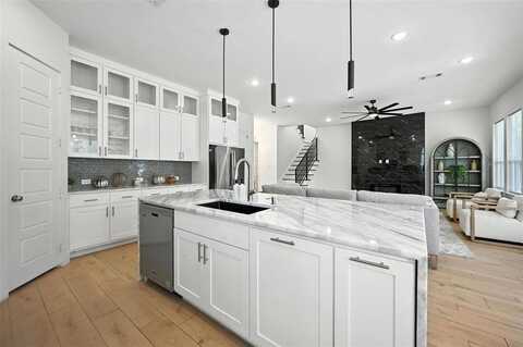 1338 East Kiest Boulevard, Dallas, TX 75216