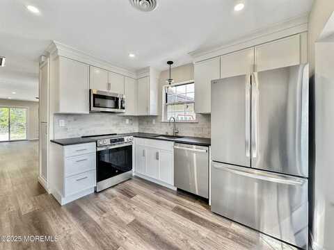 15 Alpine Road, Whiting, NJ 08759