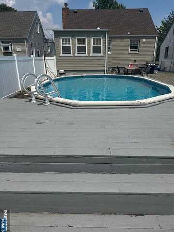 686 Teneyck Avenue, Lyndhurst, NJ 07071