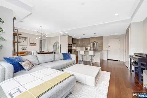 150 Henley Place 0202, Weehawken, NJ 07086