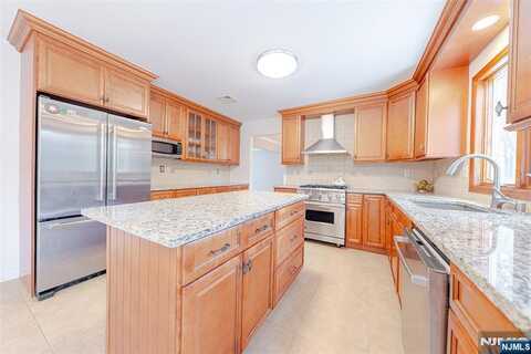 88 Alpine Drive, Closter, NJ 07624