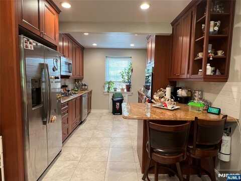 185 E Palisade Avenue, Englewood, NJ 07631