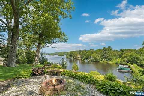 42 Witte Road, West Milford, NJ 07421