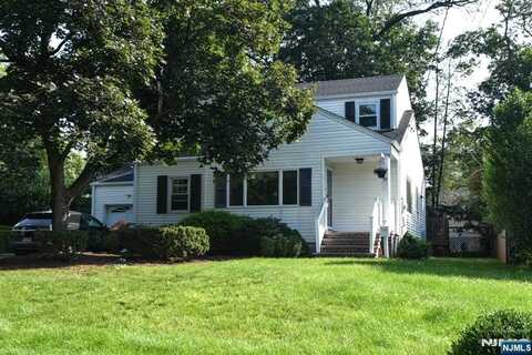 90 Greenway Road, Glen Rock, NJ 07452