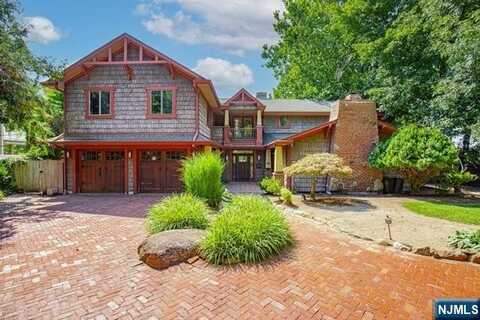 12 Alcott Road, Mahwah, NJ 07430