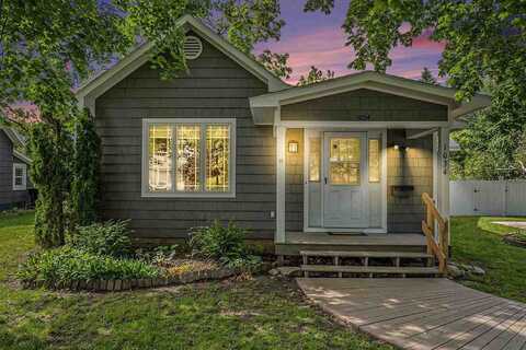 1034 Hill St, Petoskey, MI 49770