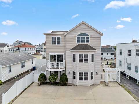 72 Plymouth Street, Seabrook, NH 03874