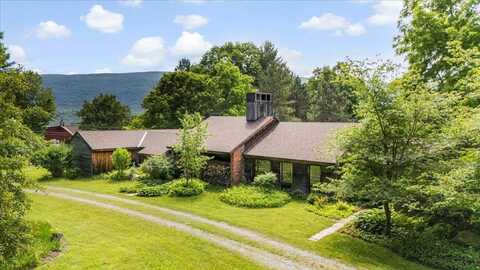 92 Coventry Lane, Manchester, VT 05255