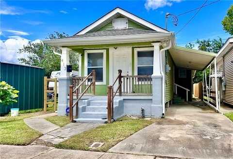 413 3RD Avenue, Harvey, LA 70058