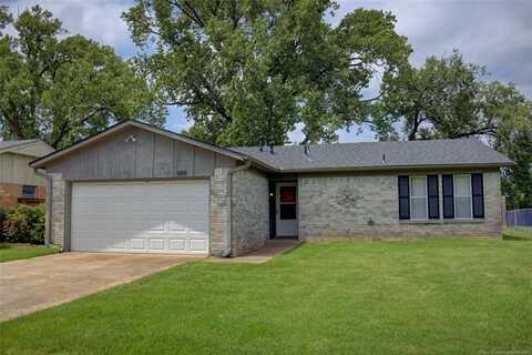 509 W F Street, Jenks, OK 74037