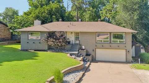 2612 Burgundy Place, Ponca City, OK 74604