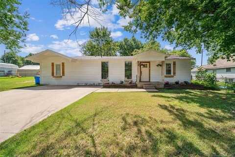 210 NW 4th Street, Checotah, OK 74426