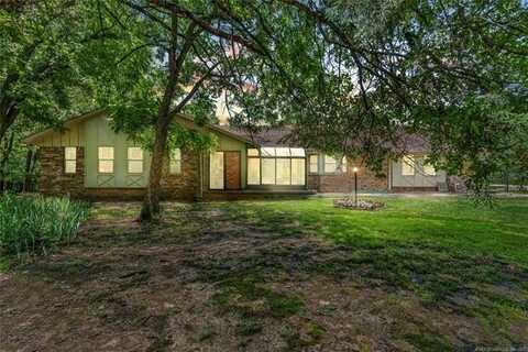 2620 W 71st Street S, Tulsa, OK 74132