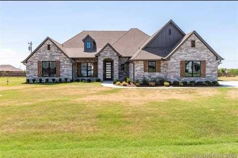 9022 N 65th Place E, Owasso, OK 74055