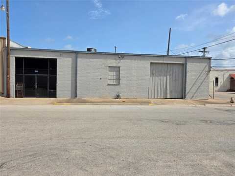 313 E James Street, Cleburne, TX 76031