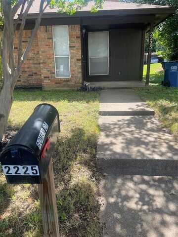 2225 Roman Court, Dalworthington Gardens, TX 76013