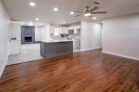 820 Vickie Drive, Azle, TX 76020