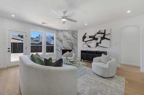 3933 Harbor Drive, The Colony, TX 75056