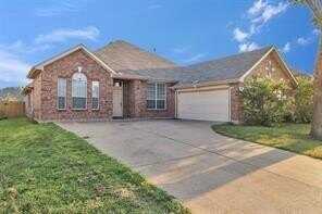 831 Fair Oaks Drive, Grand Prairie, TX 75052