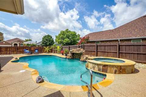 1013 Linden Drive, Burleson, TX 76028