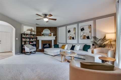 553 Wendy Lane, DeSoto, TX 75115