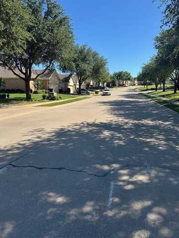 204 Heritage Hill Drive, Lewisville, TX 75067