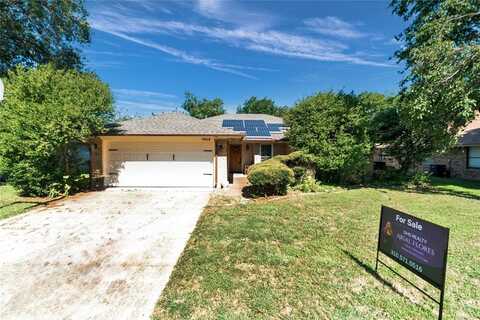 7612 Creekmoore Drive, Fort Worth, TX 76133
