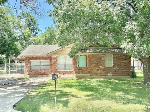 1125 Laguna Drive, Denton, TX 76209