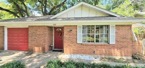 1307 Park Drive, Hillsboro, TX 76645