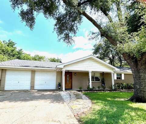 307 E 5th Street, Kaufman, TX 75142