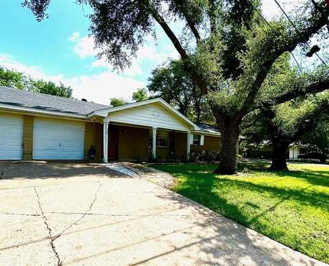 307 E 5th Street, Kaufman, TX 75142