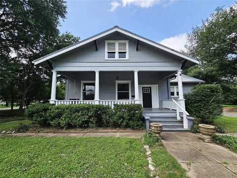210 E Navasota Street, Groesbeck, TX 76642